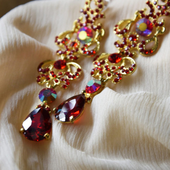 Vintage Jewelry - Classic American Vintage Earrings Jewelry Crystals